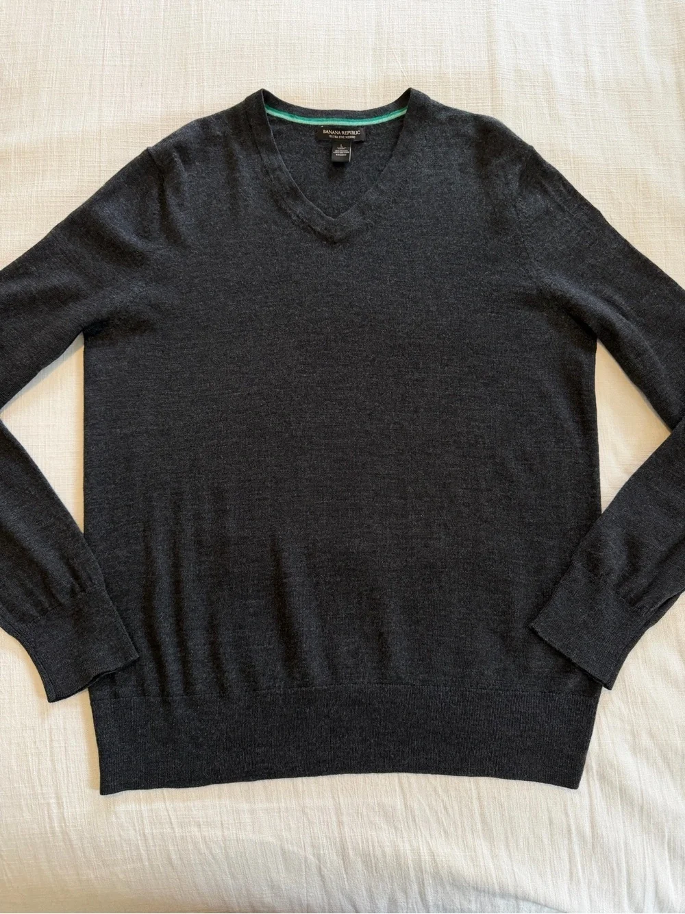 Banana Republic Merino Wool Grey V Neck Sweater Size Large